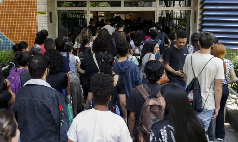 Pé-de-Meia: estudantes já podem saber se foram contemplados